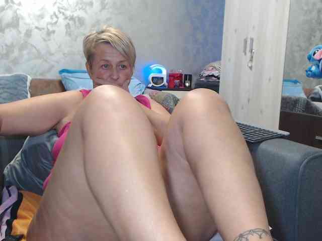 LovePinkLilli webcam