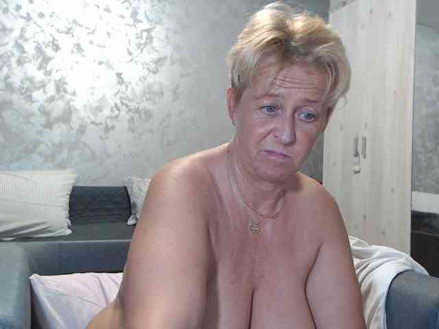 LovePinkLilli webcam