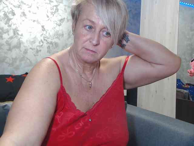 LovePinkLilli webcam