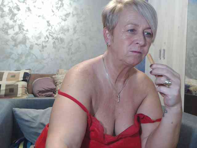 LovePinkLilli webcam