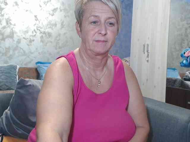 LovePinkLilli webcam