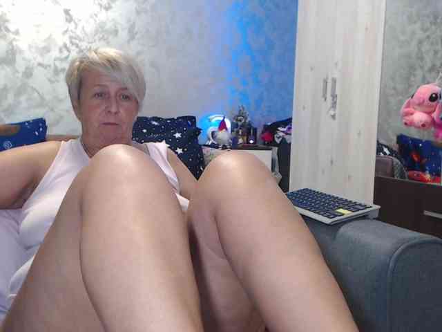 LovePinkLilli webcam