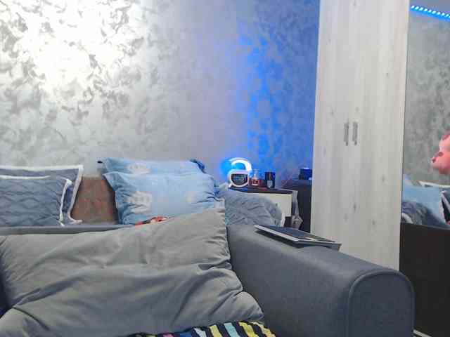 LovePinkLilli webcam