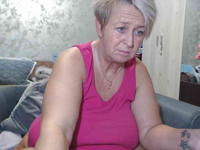 LovePinkLilli webcam