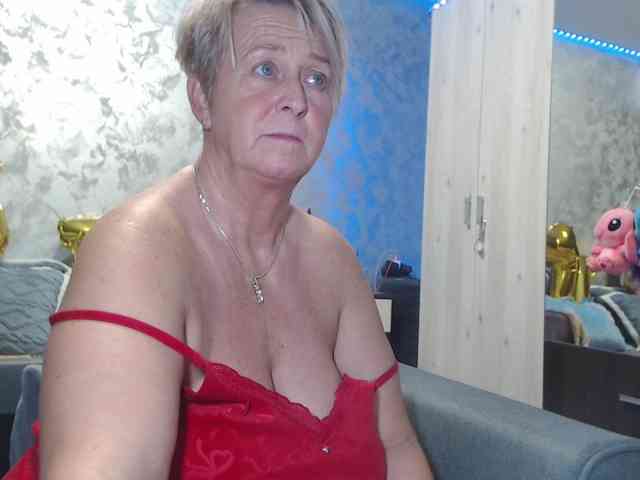 LovePinkLilli webcam