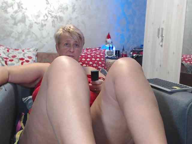 LovePinkLilli webcam