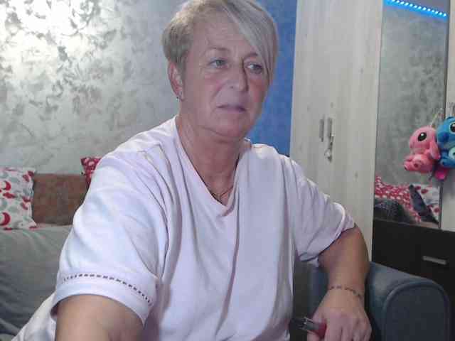 LovePinkLilli webcam