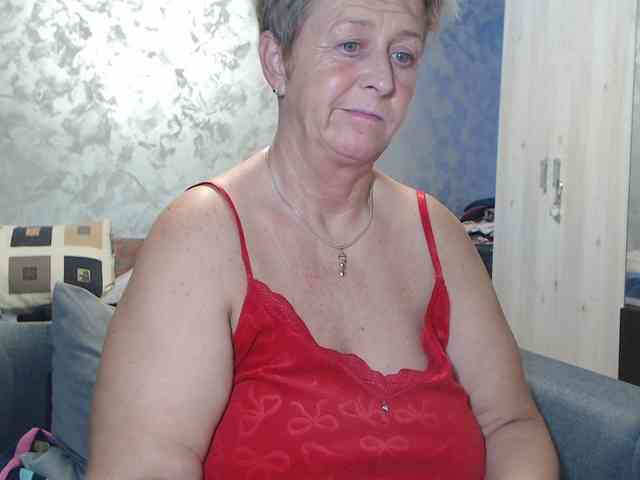 LovePinkLilli webcam