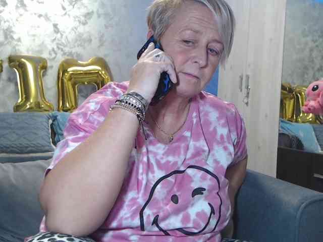 LovePinkLilli webcam