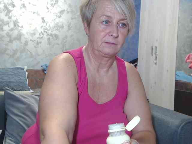 LovePinkLilli webcam