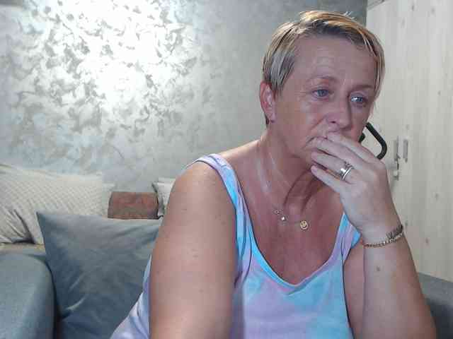 LovePinkLilli webcam