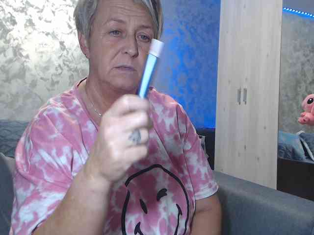 LovePinkLilli webcam