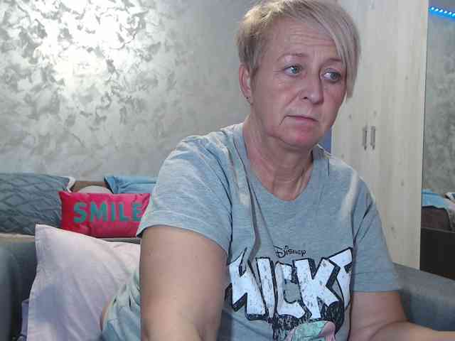 LovePinkLilli webcam