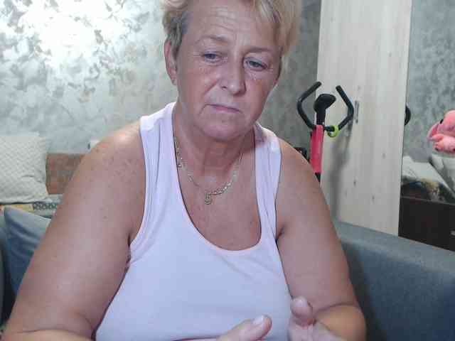LovePinkLilli webcam