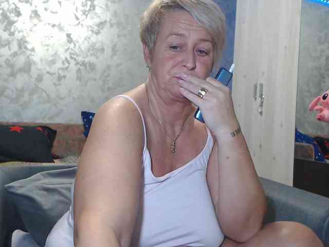 LovePinkLilli webcam