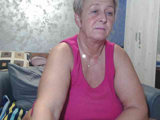 LovePinkLilli webcam