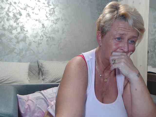 LovePinkLilli webcam