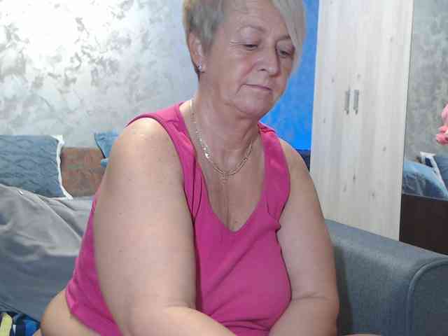 LovePinkLilli webcam