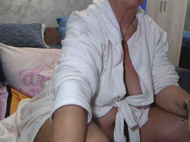 LovePinkLilli webcam