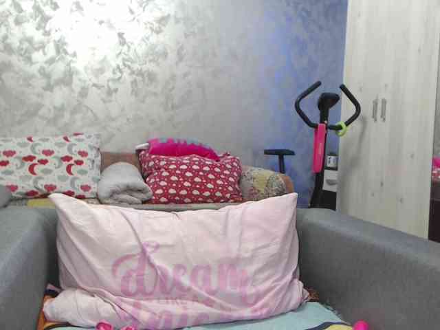 LovePinkLilli webcam