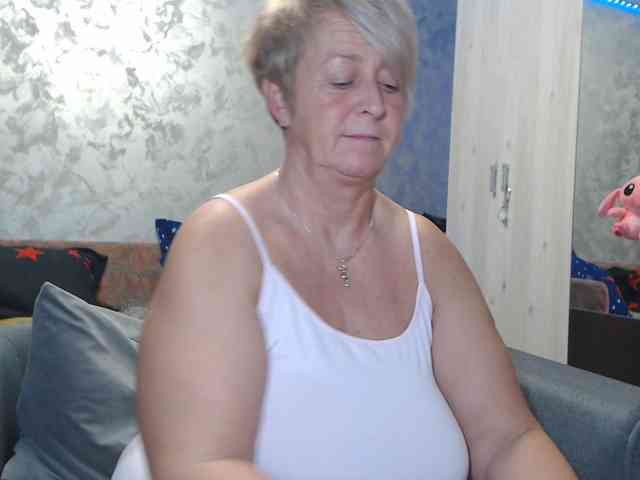 LovePinkLilli webcam