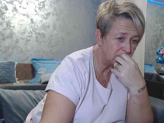 LovePinkLilli webcam