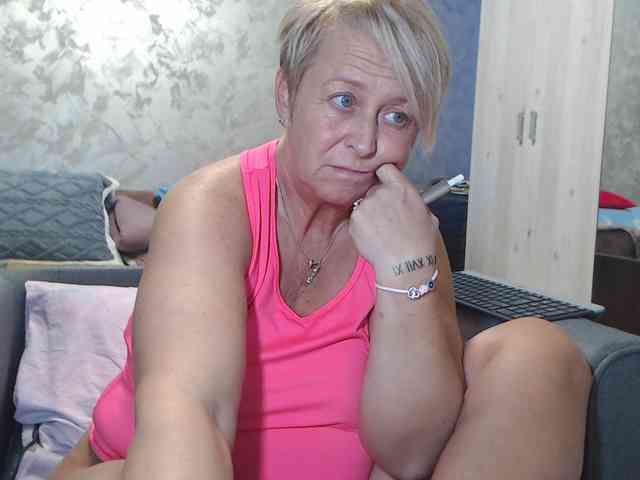 LovePinkLilli webcam