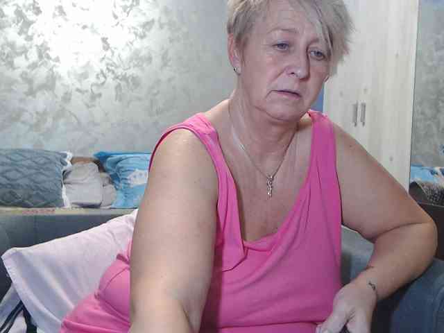 LovePinkLilli webcam