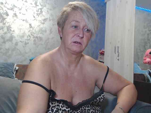 LovePinkLilli webcam