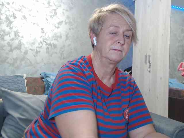 LovePinkLilli webcam