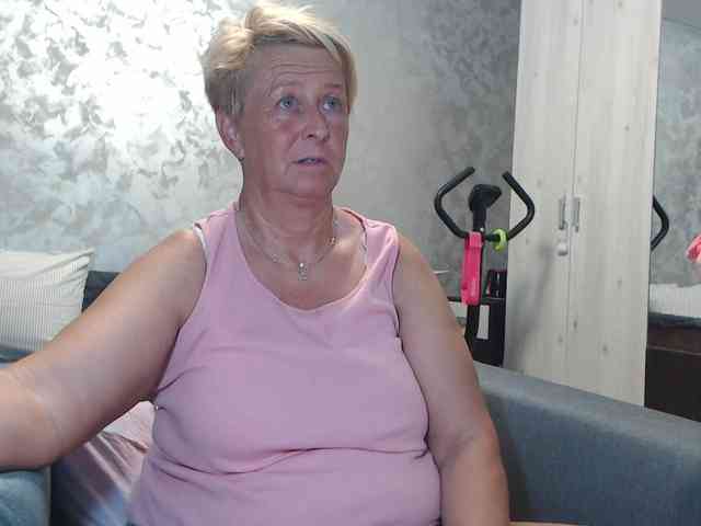 LovePinkLilli webcam