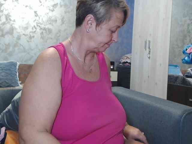 LovePinkLilli webcam