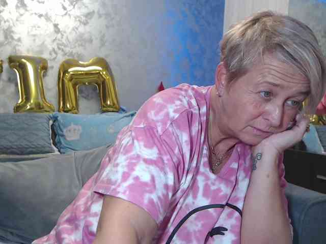 LovePinkLilli webcam