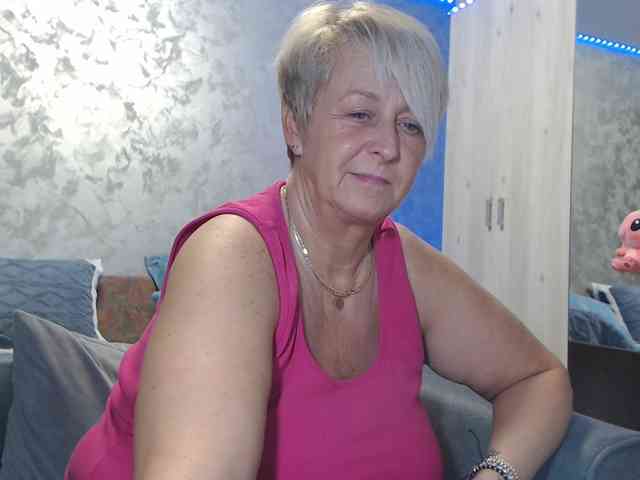 LovePinkLilli webcam