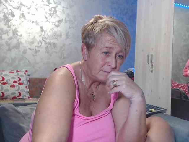 LovePinkLilli webcam