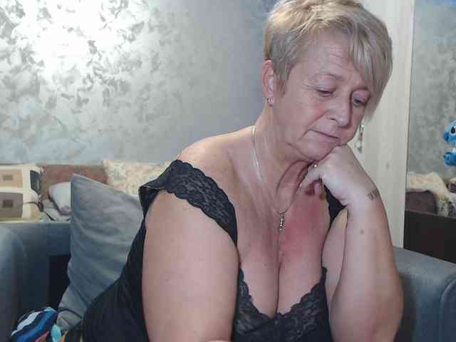 LovePinkLilli webcam