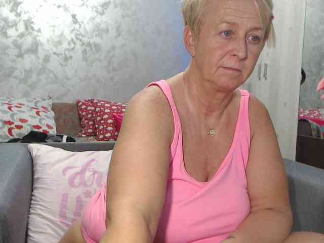 LovePinkLilli webcam