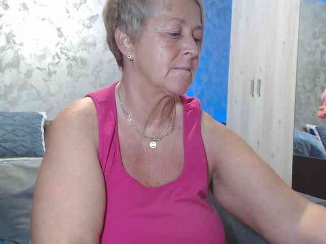 LovePinkLilli webcam