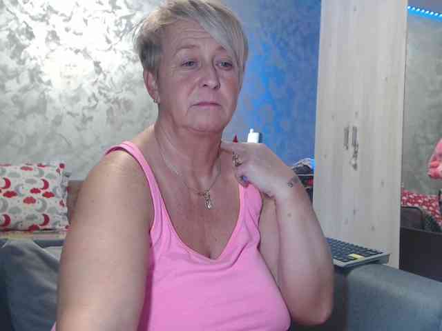 LovePinkLilli webcam