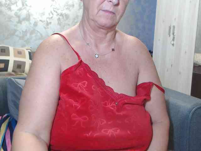 LovePinkLilli webcam