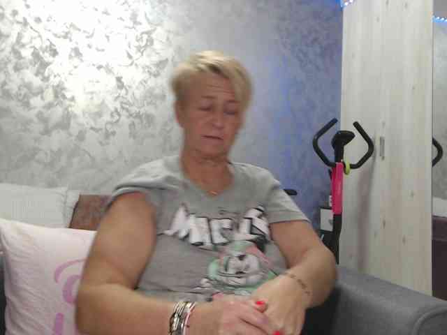 LovePinkLilli webcam