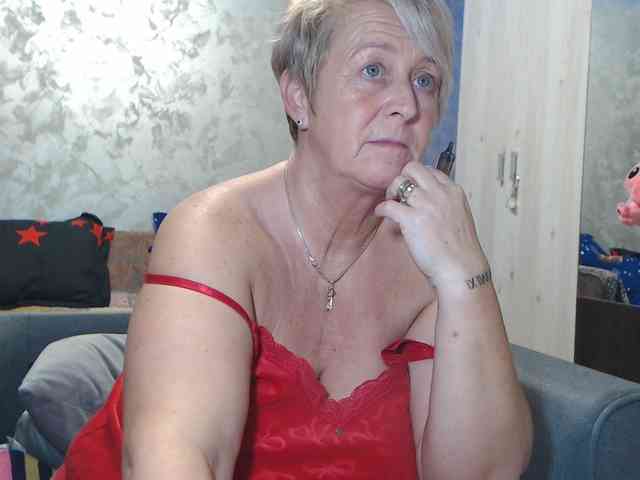 LovePinkLilli webcam