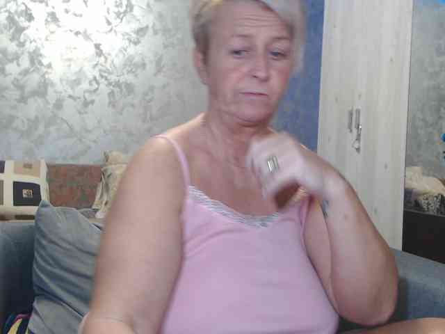 LovePinkLilli webcam