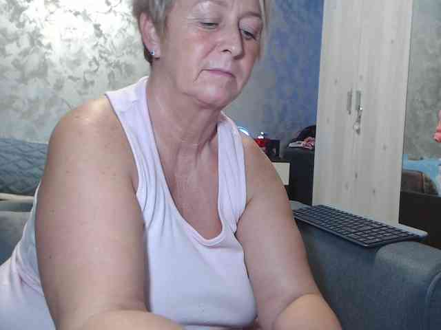 LovePinkLilli webcam