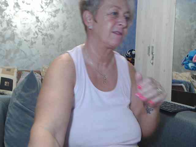 LovePinkLilli webcam