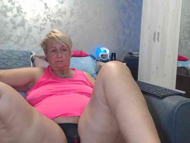 LovePinkLilli webcam