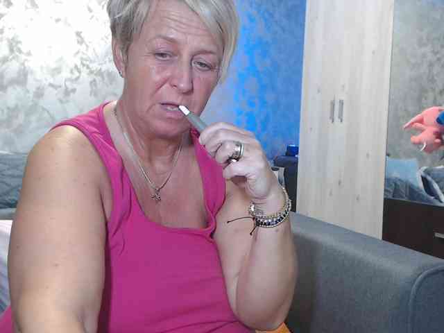 LovePinkLilli webcam