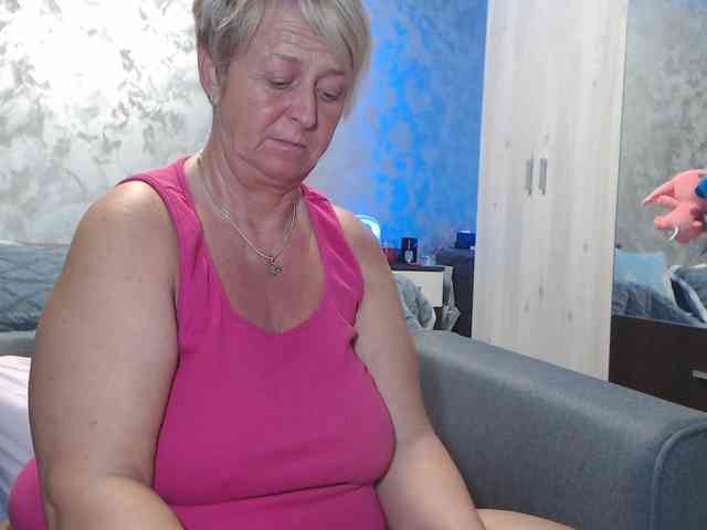 LovePinkLilli webcam