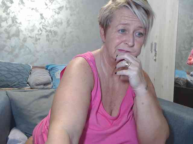 LovePinkLilli webcam