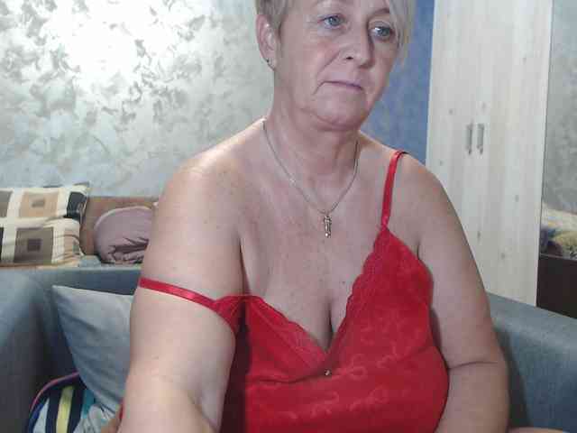 LovePinkLilli webcam